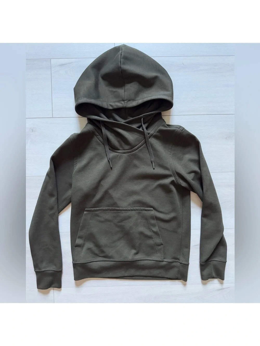 Lululemon City Sleek Streetwear Minimalistic Olive Green Hoodie size 4 (xs/s)